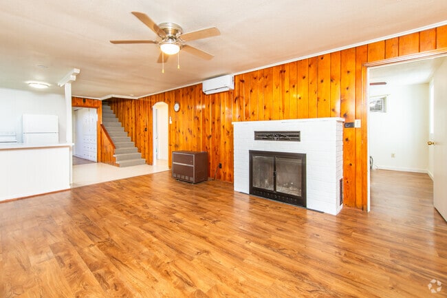 Building Photo - 318 Saint Onge St Unit 2 Rental