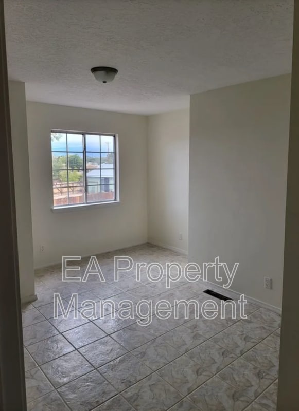 Photo - 1220 Rosemont Ave NW