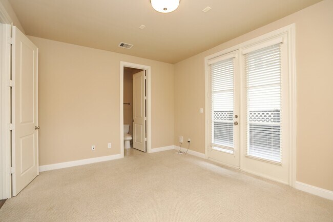 Photo - 1250 W 23rd St