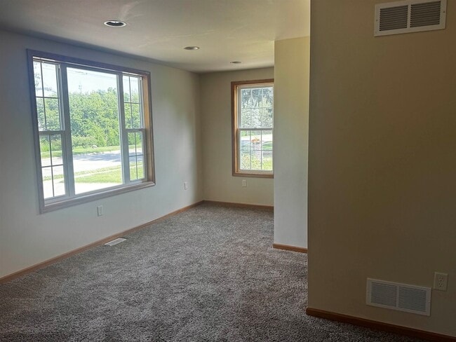 Photo - 154 River Rd