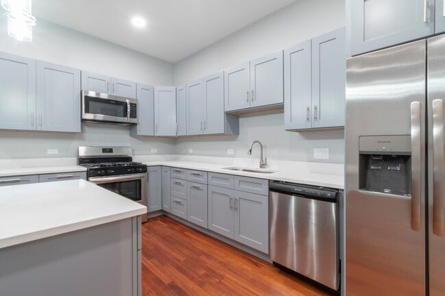 Photo - 23 W Hubbard St Unit 4A