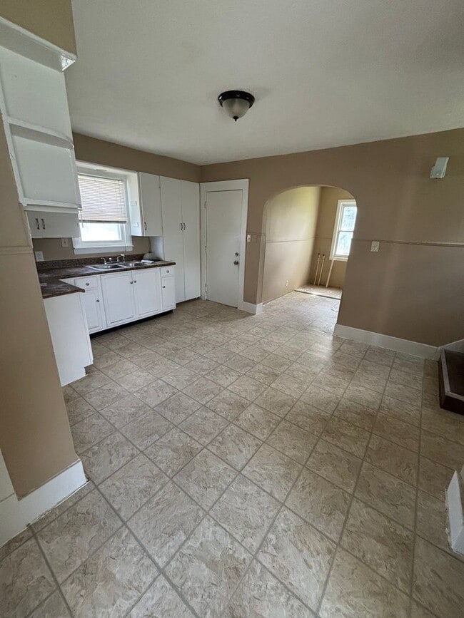 Photo - Section 8 welcome, 3 bedrooms 1 Bath. Spac...