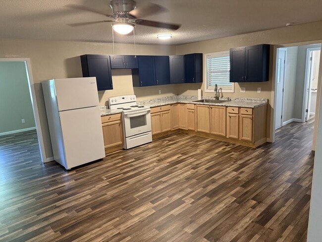 Building Photo - 2/2 Brick Home in Cave City!