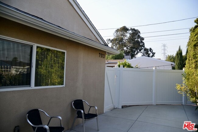 Photo - 7913 Vanscoy Ave