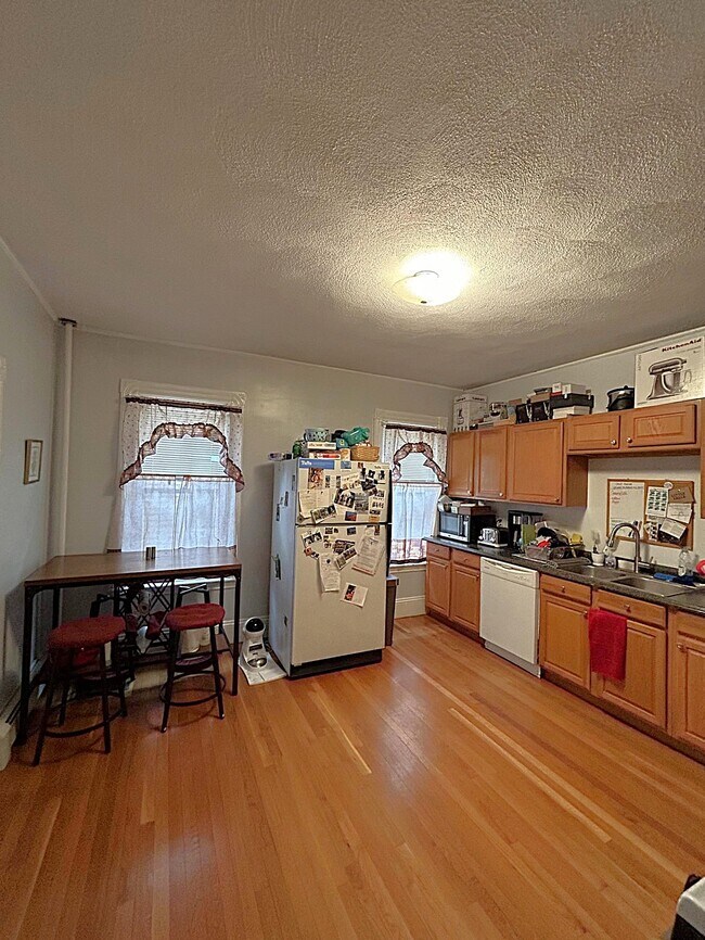 Photo - 578 Main St Apartments Unit 1