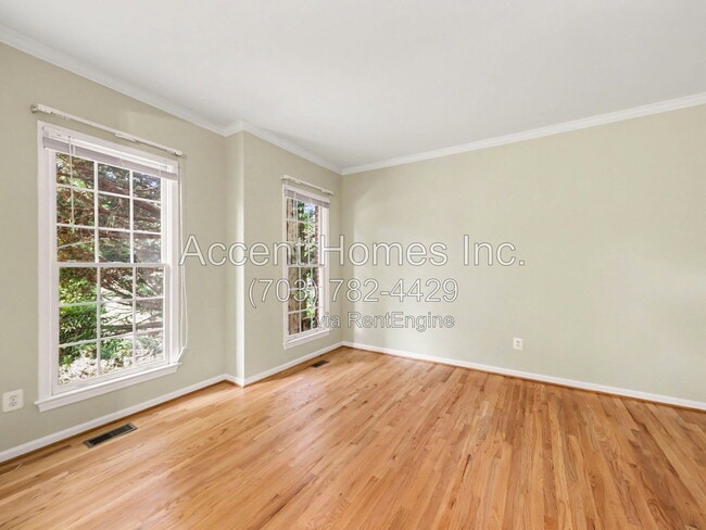 Photo - 6034 Sumner Rd
