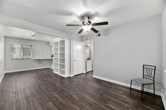 Photo - 2408 Longview St Unidad 113