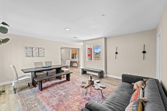 616 N Hobart