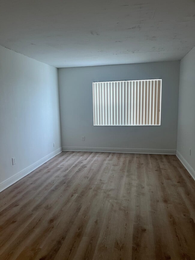 Photo - 488 NW 165th St