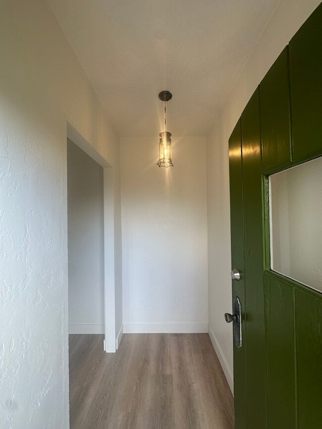 Photo - 413-413-413-412 Montgomery St Unidad 413 1/2 Montgomery