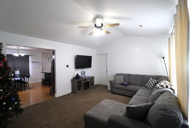 Photo - Spacious home for rent!