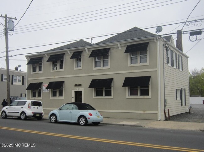 Building Photo - 208-212-212 Shrewsbury Ave Unit 6 Rental