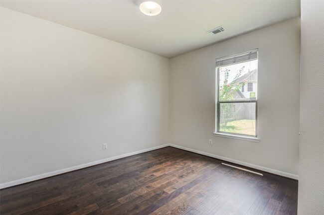 Building Photo - 21515 Pointed Oak Ln