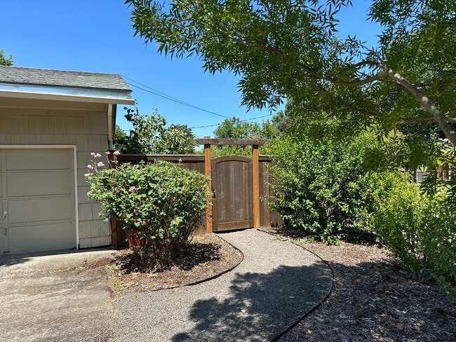 Photo - Charming 2 bedroom 1 bath house!