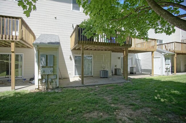 Atrás - 2513 Ridge Rd