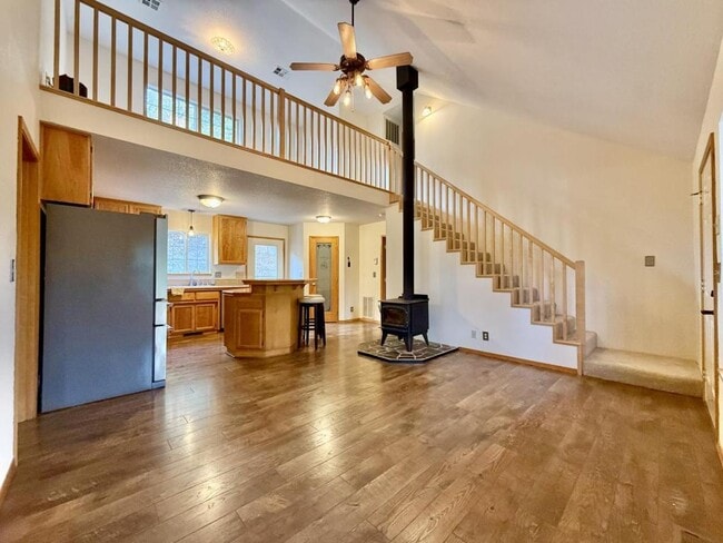 Photo - 300 Colonial Dr