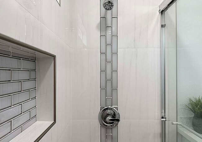 Photo - Beautiful 3–4 Bedroom Santa Ana Home with Large Kitchen