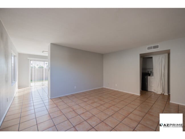 Photo - Exceptional 3/2 Tempe Townhouse - Modern C...
