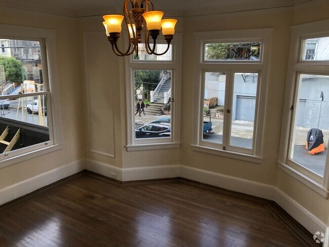 Building Photo - Remodeled rent controlled apartment w/all ... Unit 4