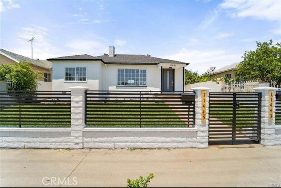 Photo - 11445 Saticoy St House