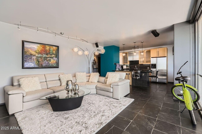 Photo - 207 W Clarendon Ave Unidad G18