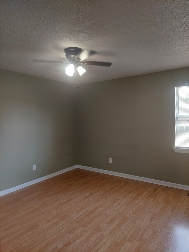 Photo - 129A Shearer St