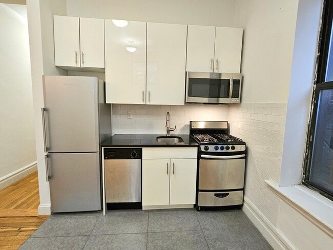 Photo - 664 W 163rd St Unidad 8