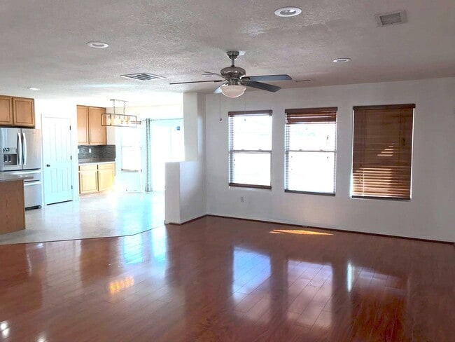 Photo - Spacious 4 bedroom Northern Meadows Home with Refriderated Air!