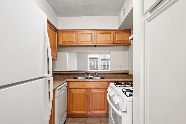 Photo - 711 Holiday Dr
