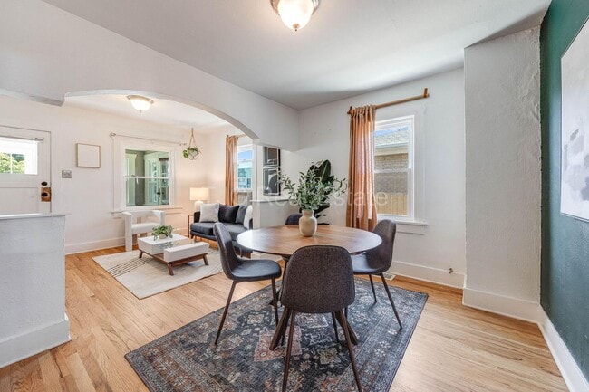 Photo - 4907 Grove St