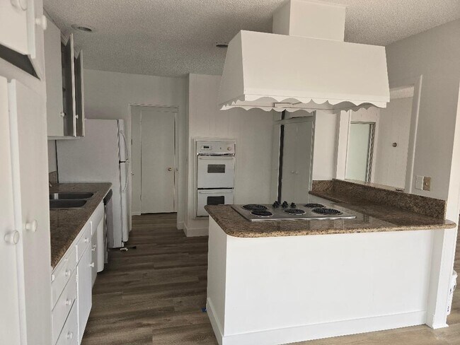 Photo - 6124 Alcott St