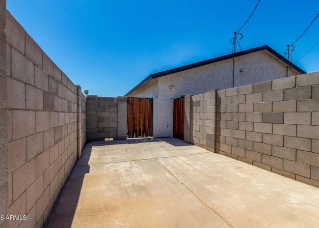 Photo - 1558 W 5th St Unidad 1