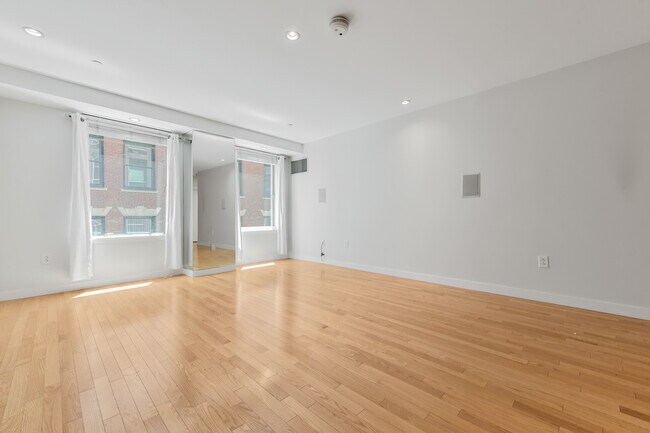 Photo - 80 Broad St Unit 603