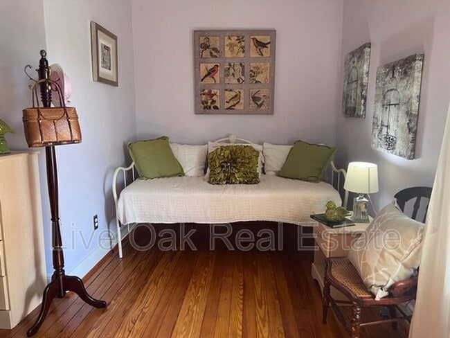 Photo - 774 W 51st St