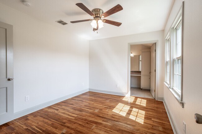 Photo - 1517 Live Oak St
