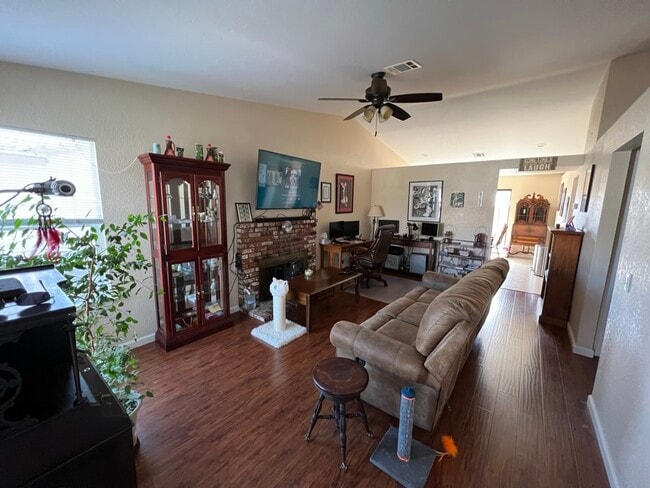 Photo - 212 Oak Meadow Ln