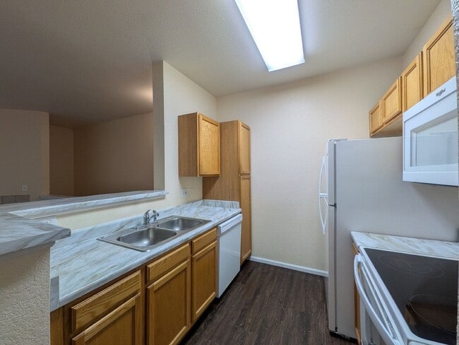 Building Photo - 911 S Zeno Way Unit 202