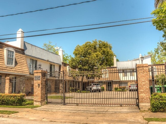 Photo - 12 Hyde Park Blvd Unit 6