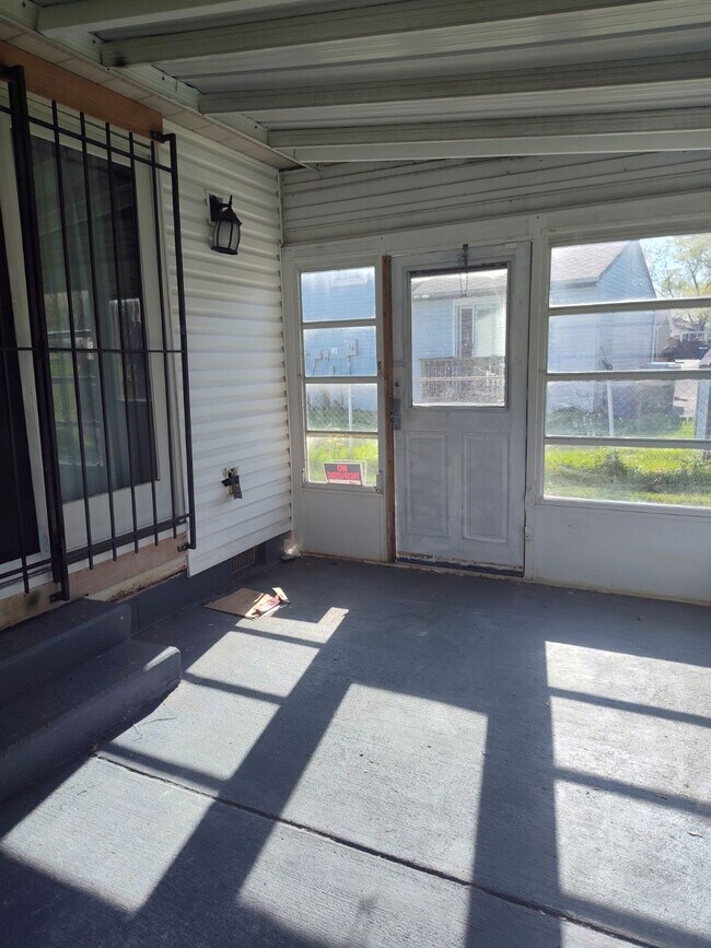 Photo - 2518 Queenswood Dr