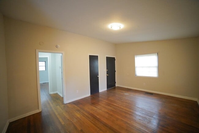 Photo - 2031 Holmes St