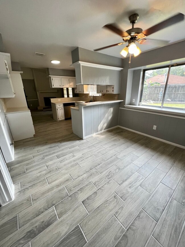 Photo - 4030 Thistledown Dr