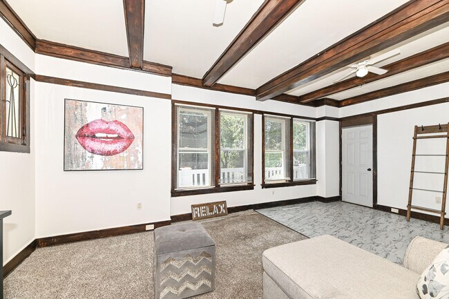 3240 W Juneau Ave