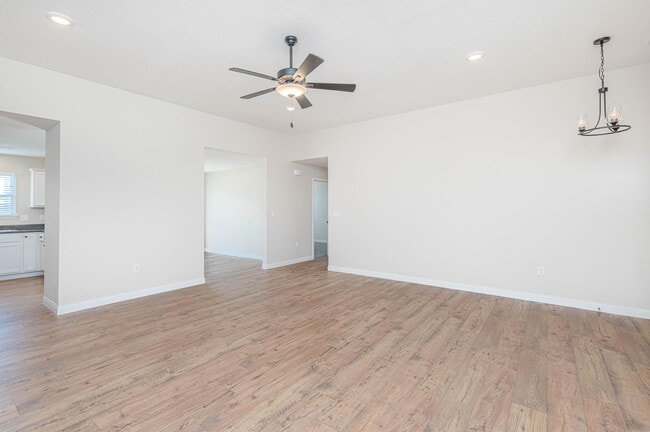 Photo - 720 Promenade Dr