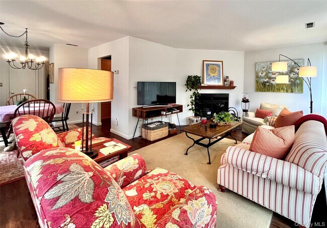 Photo - 150 N Bedford Rd Unidad 1E