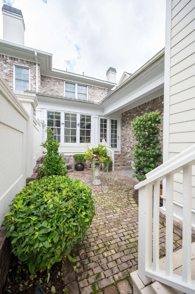 Photo - 42 Grove Ln