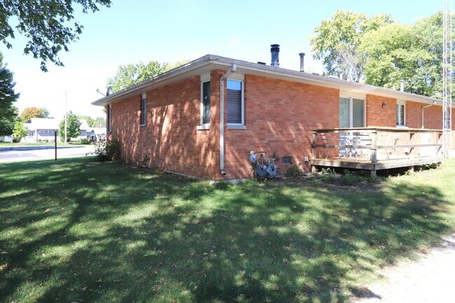 Photo - 720 E North St