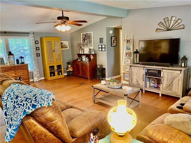 Photo - 148 Pine Tree Path