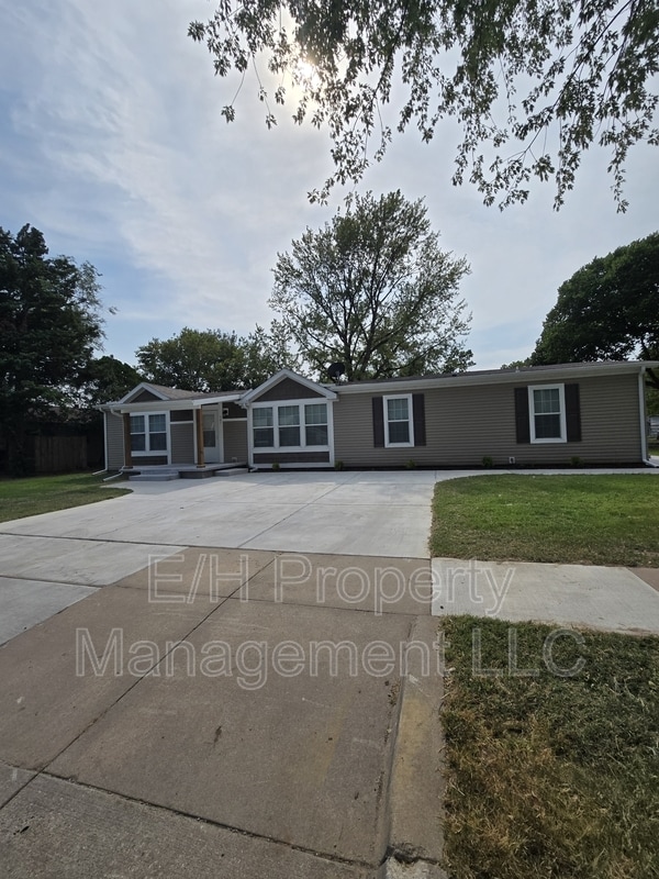 Photo - 501 S Edwards Ave
