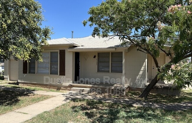 Photo - 2102 37th St House
