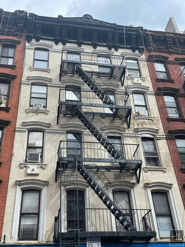 Building Photo - ORCHARD ST.